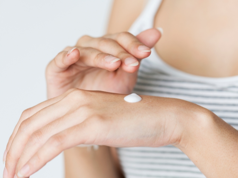 Cách dưỡng da body đều màu, không bong tróc